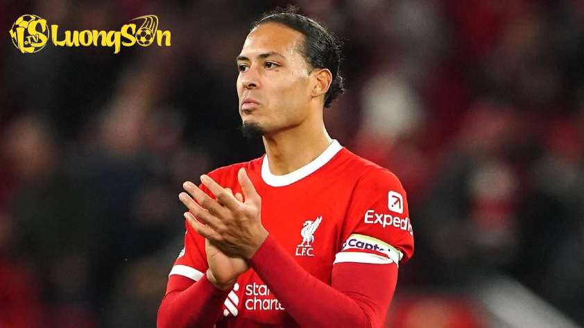 Van Dijk có thể đàm phán với các đội bóng khác vào kỳ chuyển nhượng mùa đông tới (Ảnh: Getty).